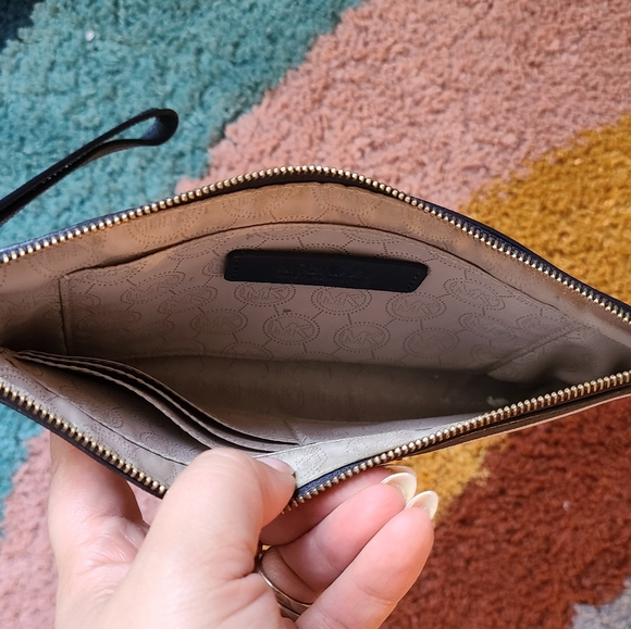 Michael Kors Jet Set Travel Stripe Tote & Wristlet - Picture 7 of 8